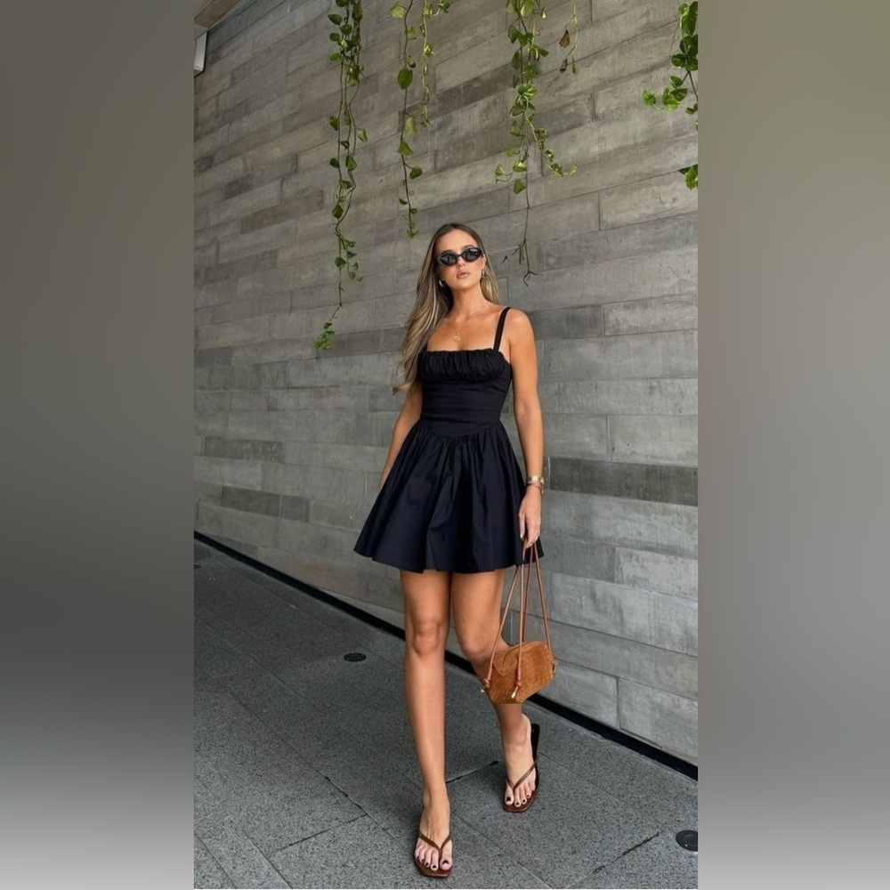 ZARA VOLUMINOUS SKIRT DRESS

Size XL